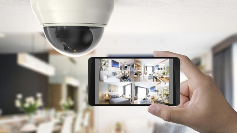 Las claves para detectar cámaras ocultas en un hotel o departamento y  evitar ser espiado